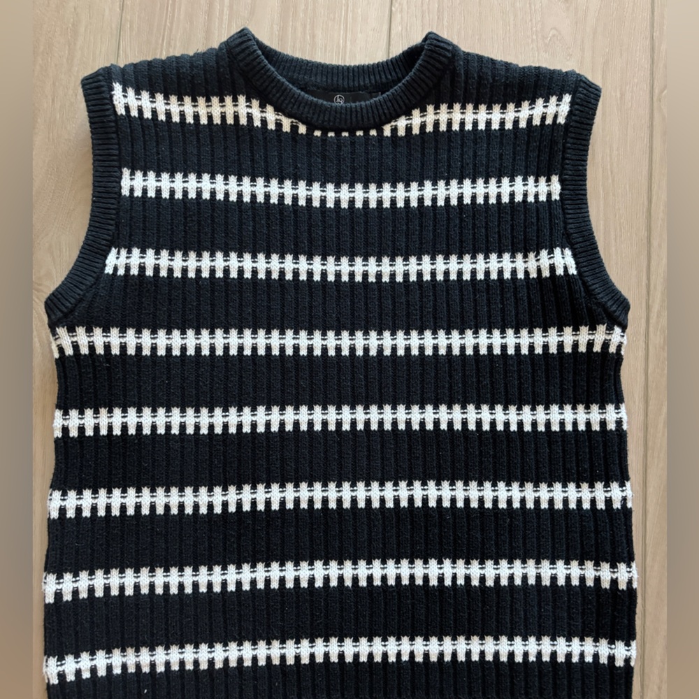 Sleeveless Black & White Ribbed Stripe Knit Tank Top